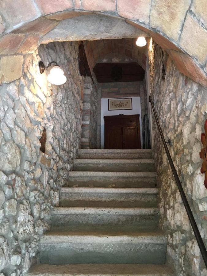La Casetta Al Roccone Semproniano Eksteriør billede